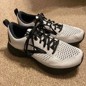 Women’s Brook Revel 4